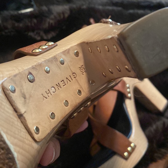 Givenchy - Picture 5 of 7